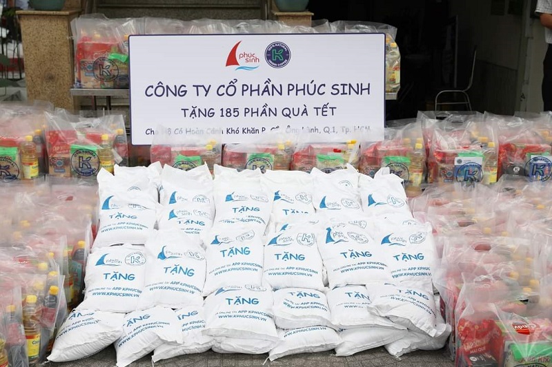 PHÚC SINH TRAO TẶNG 185 PHẦN QUÀ TẾT 2023 CHO CÁC HỘ KHÓ KHĂN PHƯỜNG CẦU ÔNG LÃNH, QUẬN 1 