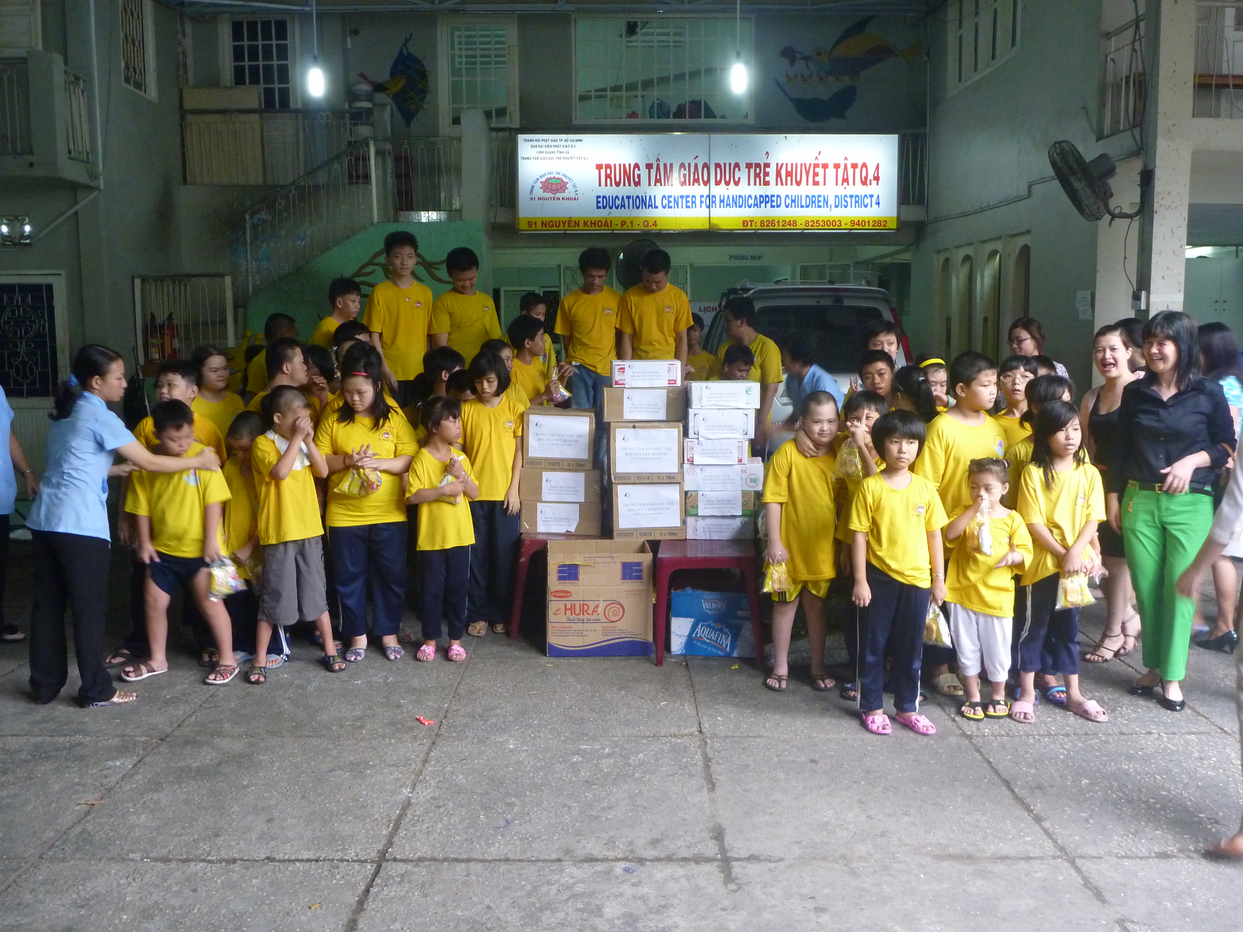PHÚC SINH TÀI TRỢ NHU YẾU PHẨM CHO TRUNG TÂM GIÁO DỤC TRẺ KHUYẾT TẬT QUẬN 4 2012