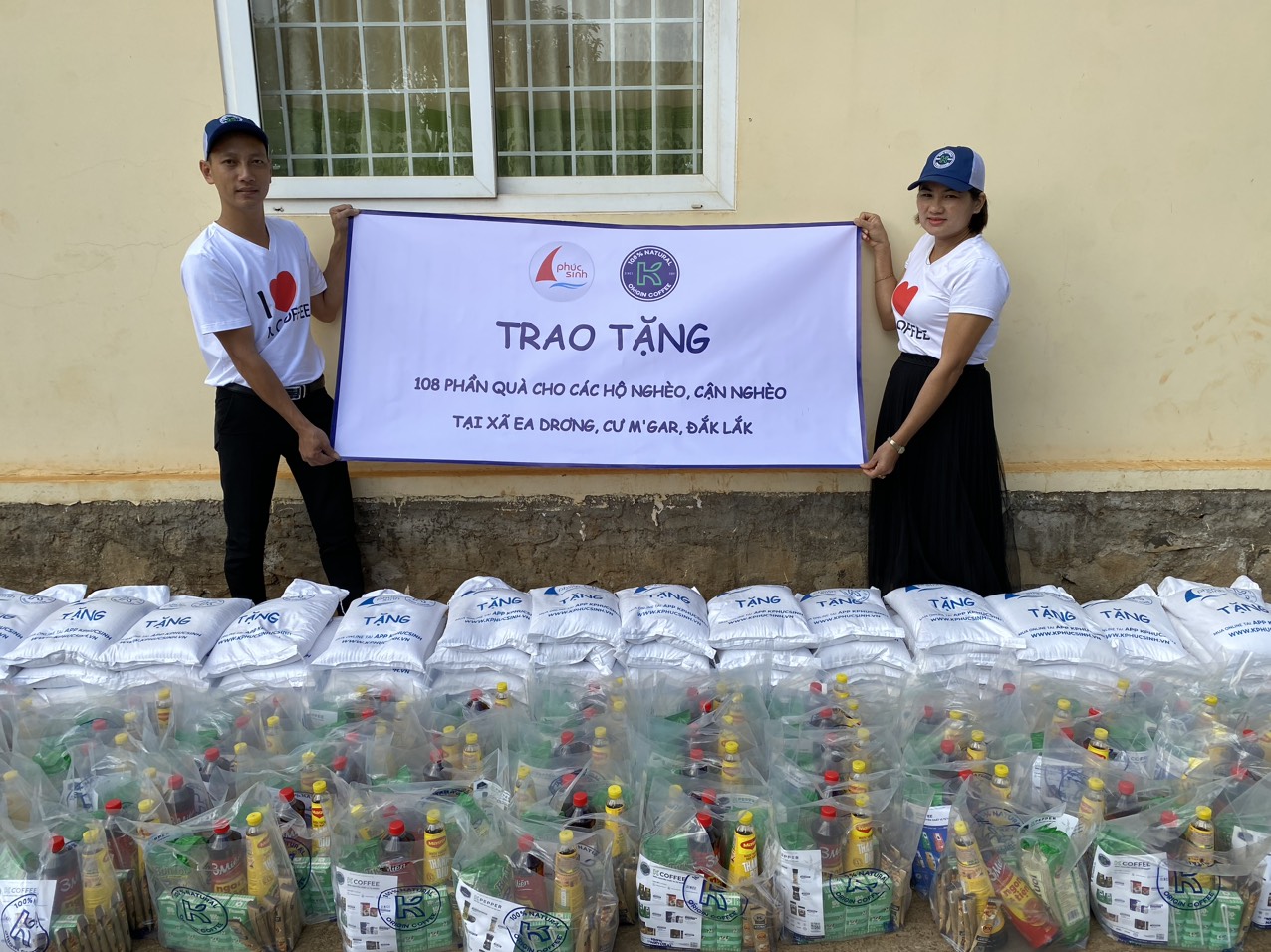 PHÚC SINH TRAO TẶNG 108 PHẦN QUÀ CHO CÁC HỘ NGHÈO, CẬN NGHÈO XÃ EA DRƠNG, CƯ M'GAR, ĐẮK LẮK